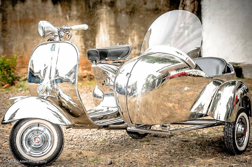 Side profile of Vespa VL 50 stainless sidecar